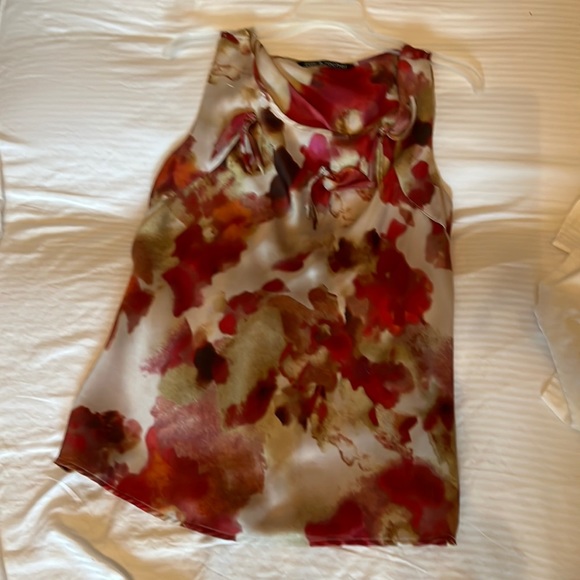 Ladies medium blouse, summer top, made by Zack and Rachel. A-7 - Picture 3 of 3